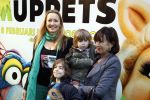 Amsterdam 21 januari 2012
Premiere de muppets in Tuschinski. Cynthia Abma met moeder en kinderen
Peter Smulders bv