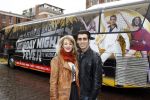 Amsterdam 19 januari 2012
Noortje Herlaar en Joey Ferre bij de bus van saturdau night fever.
Peter Smulders bv