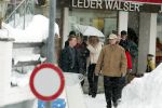 Lech 8 februari 2003
Koningin Beatrix met vriendinnen bij hotel POST
in Lech