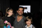 Amsterdam 28 januari 2012
modeshow Custo op de IAFW met oa aanwezig Martijn en Amanda Krabbe met hun dochters. Micha Noot met kinderen
Peter Smulders bv
