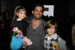 Amsterdam 28 januari 2012
modeshow Custo op de IAFW met oa aanwezig Martijn en Amanda Krabbe met hun dochters. Micha Noot met kinderen
Peter Smulders bv