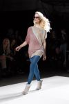 Amsterdam 28 januari 2012
modeshow Custo op de IAFW met oa aanwezig Martijn en Amanda Krabbe met hun dochters.
Peter Smulders bv