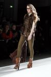 Amsterdam 28 januari 2012
modeshow Custo op de IAFW met oa aanwezig Martijn en Amanda Krabbe met hun dochters.
Peter Smulders bv