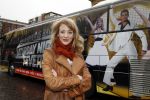 Amsterdam 19 januari 2012
Noortje Herlaar en Joey Ferre bij de bus van saturdau night fever.
Peter Smulders bv