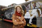 Amsterdam 19 januari 2012
Noortje Herlaar en Joey Ferre bij de bus van saturdau night fever.
Peter Smulders bv
