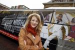 Amsterdam 19 januari 2012
Noortje Herlaar en Joey Ferre bij de bus van saturdau night fever.
Peter Smulders bv