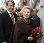 Amsterdam 11 februari 2011
Koningin Beatrix en Prins Friso bij de opening van de nieuwe liefde in Amsterdam.
Peter Smulders bv