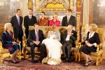 Apeldoorn 15 december 2002

Doop prinses Eloise , Aanwezig Koningin Beatrix, Prins Willem Alexander, Maxima , Prins Friso, Mabel wisse Smit, Prinses Cristina, Prinses Juliana, Pieter v Vollenhoven Prinses Margriet,  Prins Bernhard, Eef Brouwer, Tjeenk Willink, Laurens Jan Brinkhorst, Wim Kok  Jan Peter Balkenende.Prins Haakon en Mette Marit
Prins v Luxemburg Trijntje Oosterhuis met vader
Peter Smulders bv