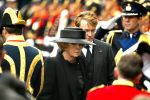 Delft 15 oktober 2002

Begrafenis Prins Claus.
Koningin Beatrix, Prins Friso, Prins Constantijn, Prinses Laurentien, Prins Willem Alexander en Maxima

Peter Smulders bv