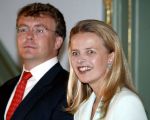 Den Haag 30 juni 2003

verloving mabel wisse smit en prins friso op huis ten bosch.
verder aanwezig koningin beatrix en de moeder van mabel


Peter Smulders bv