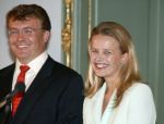 Den Haag 30 juni 2003

verloving mabel wisse smit en prins friso op huis ten bosch.
verder aanwezig koningin beatrix en de moeder van mabel


Peter Smulders bv