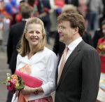 Scheveningen 30 april 2005
Koningin Beatrix in Scheveningen met familie.
Mabel Wisse Smit en Prins Friso
Peter Smulders bv