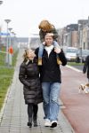 Almere 28 januari 2012
Suus Ruis met vriend en zoontje op straat.
Peter Smulders bv