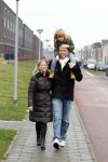 Almere 28 januari 2012
Suus Ruis met vriend en zoontje op straat.
Peter Smulders bv