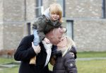 Almere 28 januari 2012
Suus Ruis met vriend en zoontje op straat.
Peter Smulders bv