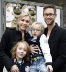 Amsterdam 21 januari 2012
Premiere de muppets in Tuschinski. Tanja Jess met Charly Luske en kinderen
Peter Smulders bv