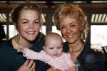 Volendam 14 februari 2013
Presentatie cd Jan Keizer en Annie Schilder bij old dutch. Annie met dochter Anja en kleinkind
Peter Smulders bv