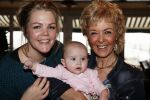 Volendam 14 februari 2013
Presentatie cd Jan Keizer en Annie Schilder bij old dutch. Annie met dochter Anja en kleinkind
Peter Smulders bv