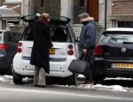 Amsterdam 11 februari 2013
Carolien Spoor en John Karthaus bij een car2go auto.
Peter Smulders bv