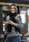 Amsterdam 11 gebruari 2013
Glennis Grace met fans op de pc hooftstraat.
Peter Smulders bv