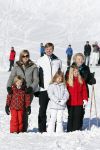 Lech, 18 Februari 2013 Fotoshoot Kon. huis in Lech tijdens de wintersportvakantie met o.a.: Koningin Beatrix, Prins Willem Alexander, Prinses Maxima, Prinses Amalia, Prinses Alexia en Prinses Ariane.
Foto Peter Smulders BV