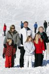 Lech, 18 Februari 2013 Fotoshoot Kon. huis in Lech tijdens de wintersportvakantie met o.a.: Koningin Beatrix, Prins Willem Alexander, Prinses Maxima, Prinses Amalia, Prinses Alexia en Prinses Ariane.
Foto Peter Smulders BV
