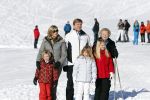 Lech, 18 Februari 2013 Fotoshoot Kon. huis in Lech tijdens de wintersportvakantie met o.a.: Koningin Beatrix, Prins Willem Alexander, Prinses Maxima, Prinses Amalia, Prinses Alexia en Prinses Ariane.
Foto Peter Smulders BV