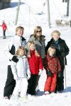 Lech, 18 Februari 2013 Fotoshoot Kon. huis in Lech tijdens de wintersportvakantie met o.a.: Koningin Beatrix, Prins Willem Alexander, Prinses Maxima, Prinses Amalia, Prinses Alexia en Prinses Ariane.
Foto Peter Smulders BV