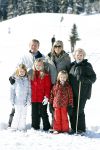 Lech, 18 Februari 2013 Fotoshoot Kon. huis in Lech tijdens de wintersportvakantie met o.a.: Koningin Beatrix, Prins Willem Alexander, Prinses Maxima, Prinses Amalia, Prinses Alexia en Prinses Ariane.
Foto Peter Smulders BV