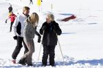 Lech, 18 Februari 2013 Fotoshoot Kon. huis in Lech tijdens de wintersportvakantie met o.a.: Koningin Beatrix, Prins Willem Alexander, Prinses Maxima, Prinses Amalia, Prinses Alexia en Prinses Ariane.
Foto Peter Smulders BV
