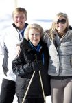 Lech, 18 Februari 2013 Fotoshoot Kon. huis in Lech tijdens de wintersportvakantie met o.a.: Koningin Beatrix, Prins Willem Alexander, Prinses Maxima, Prinses Amalia, Prinses Alexia en Prinses Ariane.
Foto Peter Smulders BV