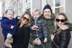 Leiden 10 februari 2013
Premiere Woezel en Pip in de Leidse schouwburg. Lieke v Lexmond met haar zus Jetteke haar man en 2 kinderen
Peter Smulders bv