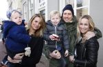 Leiden 10 februari 2013
Premiere Woezel en Pip in de Leidse schouwburg. Lieke v Lexmond met haar zus Jetteke haar man en 2 kinderen
Peter Smulders bv
