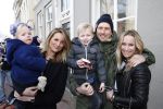 Leiden 10 februari 2013
Premiere Woezel en Pip in de Leidse schouwburg. Lieke v Lexmond met haar zus Jetteke haar man en 2 kinderen
Peter Smulders bv