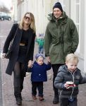 Leiden 10 februari 2013
Premiere Woezel en Pip in de Leidse schouwburg. Lieke v Lexmond met haar zus Jetteke haar man en 2 kinderen
Peter Smulders bv
