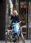 Amsterdam 4 februari 2013
Melody Klaver bellen op straat.
Peter Smulders bv