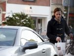 Amsterdam 16 januari 2013
Deze jongen haalt broodjes in de auto van Robert Jensen.
Peter Smulders bv