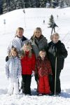 Lech, 18 Februari 2013 Fotoshoot Kon. huis in Lech tijdens de wintersportvakantie met o.a.: Koningin Beatrix, Prins Willem Alexander, Prinses Maxima, Prinses Amalia, Prinses Alexia en Prinses Ariane.
Foto Peter Smulders BV