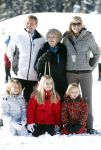 Lech, 18 Februari 2013 Fotoshoot Kon. huis in Lech tijdens de wintersportvakantie met o.a.: Koningin Beatrix, Prins Willem Alexander, Prinses Maxima, Prinses Amalia, Prinses Alexia en Prinses Ariane.
Foto Peter Smulders BV