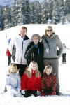 Lech, 18 Februari 2013 Fotoshoot Kon. huis in Lech tijdens de wintersportvakantie met o.a.: Koningin Beatrix, Prins Willem Alexander, Prinses Maxima, Prinses Amalia, Prinses Alexia en Prinses Ariane.
Foto Peter Smulders BV