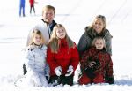 Lech, 18 Februari 2013 Fotoshoot Kon. huis in Lech tijdens de wintersportvakantie met o.a.: Koningin Beatrix, Prins Willem Alexander, Prinses Maxima, Prinses Amalia, Prinses Alexia en Prinses Ariane.
Foto Peter Smulders BV