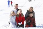 Lech, 18 Februari 2013 Fotoshoot Kon. huis in Lech tijdens de wintersportvakantie met o.a.: Koningin Beatrix, Prins Willem Alexander, Prinses Maxima, Prinses Amalia, Prinses Alexia en Prinses Ariane.
Foto Peter Smulders BV