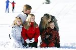 Lech, 18 Februari 2013 Fotoshoot Kon. huis in Lech tijdens de wintersportvakantie met o.a.: Koningin Beatrix, Prins Willem Alexander, Prinses Maxima, Prinses Amalia, Prinses Alexia en Prinses Ariane.
Foto Peter Smulders BV