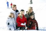 Lech, 18 Februari 2013 Fotoshoot Kon. huis in Lech tijdens de wintersportvakantie met o.a.: Koningin Beatrix, Prins Willem Alexander, Prinses Maxima, Prinses Amalia, Prinses Alexia en Prinses Ariane.
Foto Peter Smulders BV