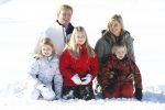 Lech, 18 Februari 2013 Fotoshoot Kon. huis in Lech tijdens de wintersportvakantie met o.a.: Koningin Beatrix, Prins Willem Alexander, Prinses Maxima, Prinses Amalia, Prinses Alexia en Prinses Ariane.
Foto Peter Smulders BV
