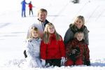 Lech, 18 Februari 2013 Fotoshoot Kon. huis in Lech tijdens de wintersportvakantie met o.a.: Koningin Beatrix, Prins Willem Alexander, Prinses Maxima, Prinses Amalia, Prinses Alexia en Prinses Ariane.
Foto Peter Smulders BV
