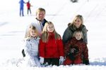 Lech, 18 Februari 2013 Fotoshoot Kon. huis in Lech tijdens de wintersportvakantie met o.a.: Koningin Beatrix, Prins Willem Alexander, Prinses Maxima, Prinses Amalia, Prinses Alexia en Prinses Ariane.
Foto Peter Smulders BV