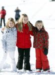 Lech, 18 Februari 2013 Fotoshoot Kon. huis in Lech tijdens de wintersportvakantie met o.a.: Koningin Beatrix, Prins Willem Alexander, Prinses Maxima, Prinses Amalia, Prinses Alexia en Prinses Ariane.
Foto Peter Smulders BV