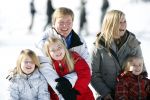Lech, 18 Februari 2013 Fotoshoot Kon. huis in Lech tijdens de wintersportvakantie met o.a.: Koningin Beatrix, Prins Willem Alexander, Prinses Maxima, Prinses Amalia, Prinses Alexia en Prinses Ariane.
Foto Peter Smulders BV