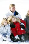 Lech, 18 Februari 2013 Fotoshoot Kon. huis in Lech tijdens de wintersportvakantie met o.a.: Koningin Beatrix, Prins Willem Alexander, Prinses Maxima, Prinses Amalia, Prinses Alexia en Prinses Ariane.
Foto Peter Smulders BV